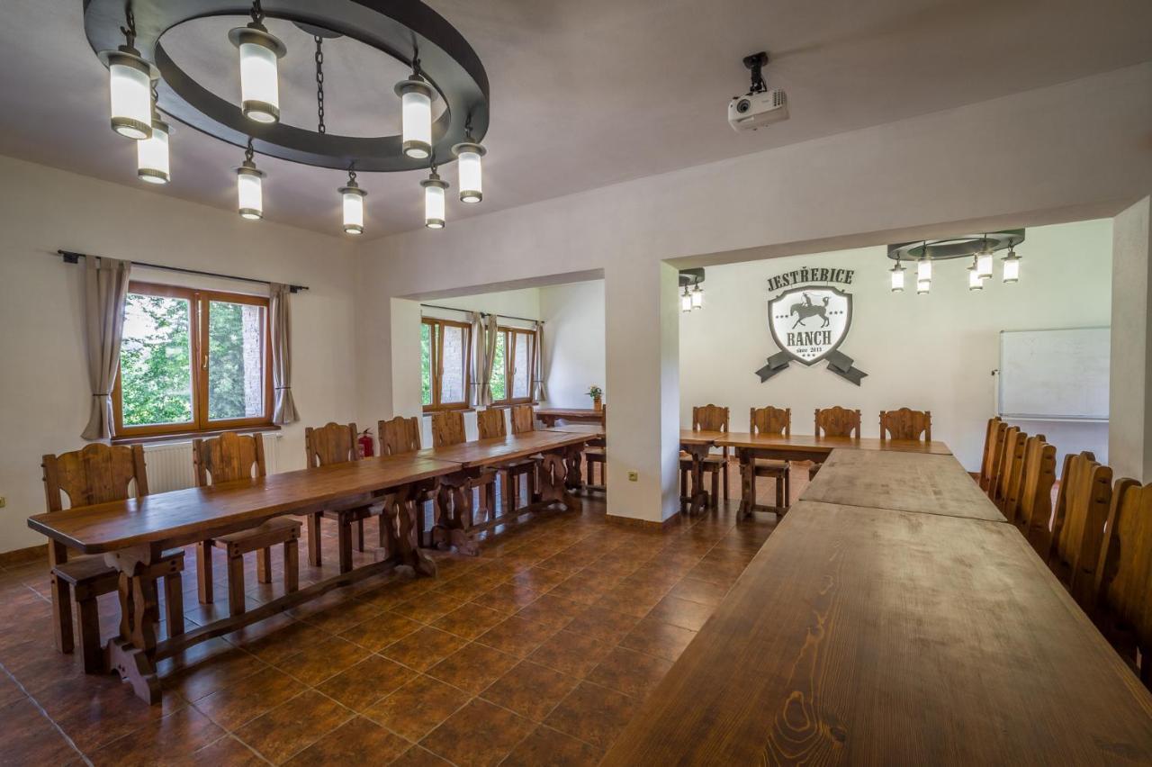 מלון Hermanicky Ranch Jestrebice מראה חיצוני תמונה